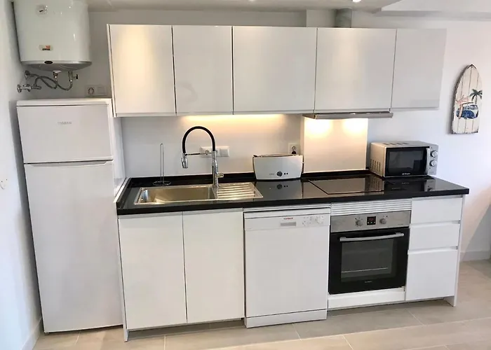 Surfers Nest Apartament *