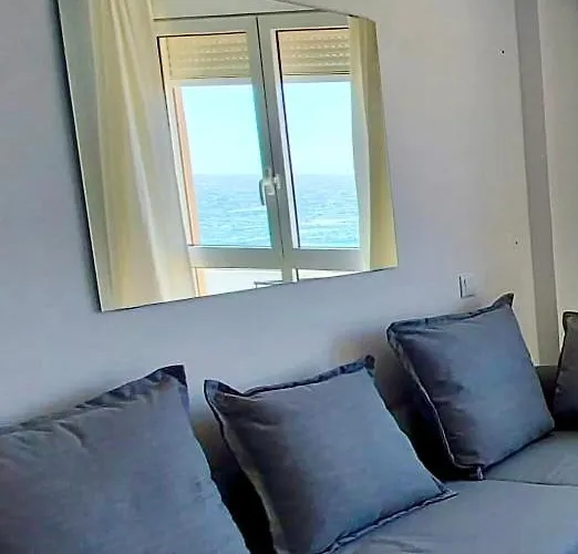 Surfers Nest Apartament *